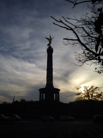 Siegessäule am Novemberhimmel